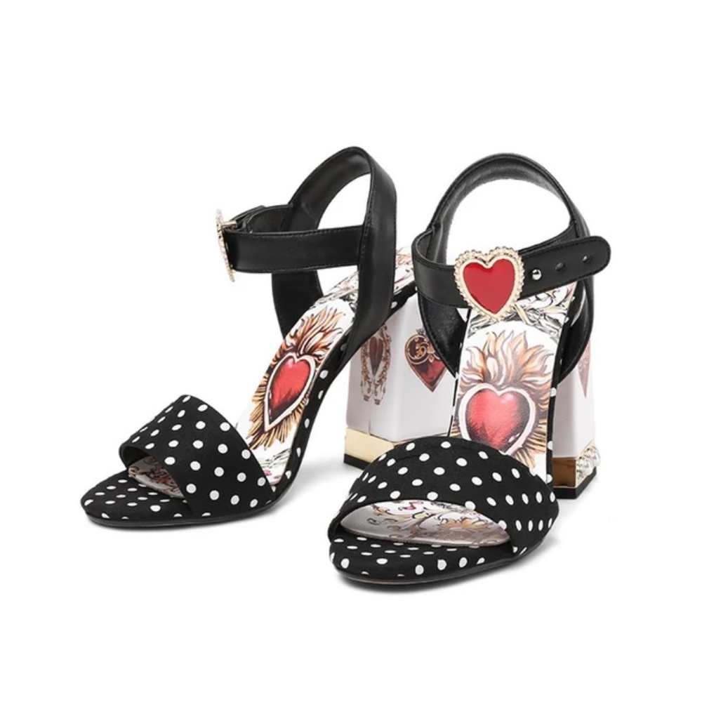 Fashion sandals with block heel, and leather strap